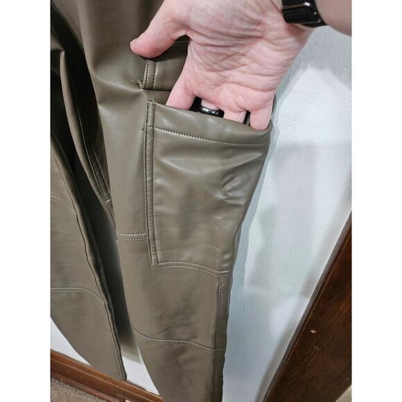 Abercrombie Faux Leather 90's Relaxed Jean High Rise Pants Size 28/6 Small Cargo - Picture 7 of 9